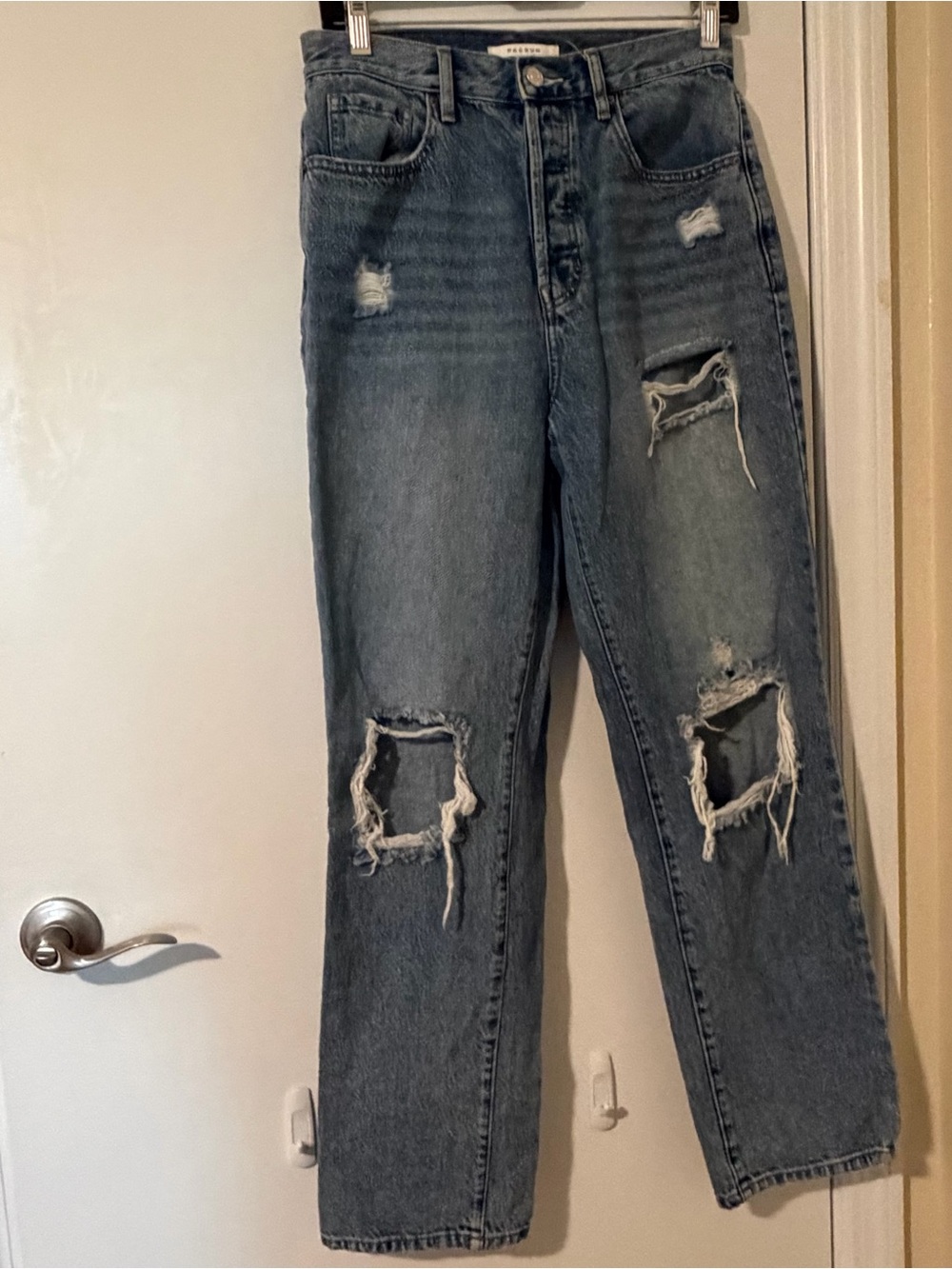 PacSun Distressed Straight Leg Jeans - Blue